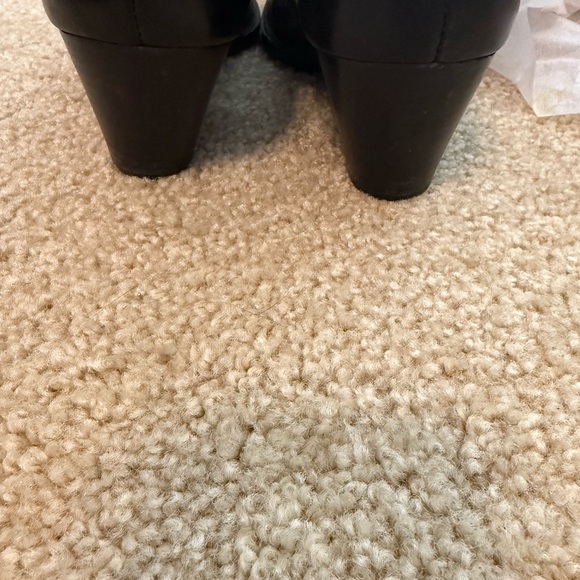 Born Kamryn Black Leather Knee-High Boots - Picture 5 of 10